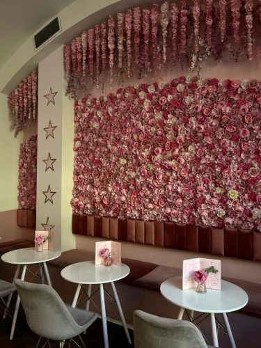 Cafe-mit-Rosen