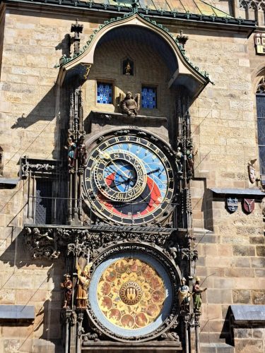 astronomische-Uhr-am-Rathaus-mit-Apostelspiel